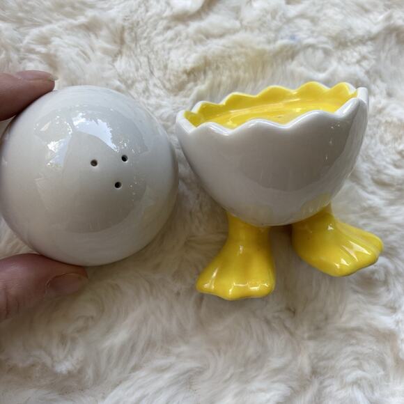 Bella Casa by Ganz Stacking Cracked Egg With Duck Feet Salt Pepper Shaker Set - Picture 6 of 7